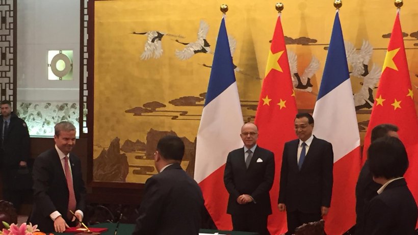 Dr Marc Prikazsky, Ceva Chairman and CEO; Ma HongChao, CAHEC CEO; Du YuanZhao, Yebio CEO;
Bernard Cazeneuve, French Prime Minister; Li Keqiang, Chinese Prime Minister