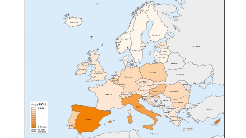 Spatial distribution of overall sales of all antimicrobials for food-producing animals, in mg/PCU, for 30 countries, for 2015