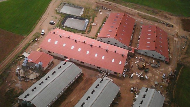 Large, climate controlled and well-structured farms allow to work with higher animal welfare standards and allow the workers to enjoy shifts and holidays that were previously impossible, but certain sectors of society have a negative opinion of them.