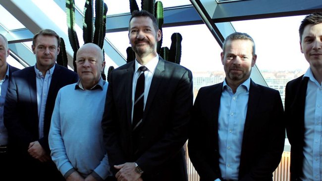 A satisfied group on the 19th of March following the sale of DK-Foods to Danish Crown and Tulip Food Company. From the left is seen Tulip's CFO Henrik Weihrauch, the board members Per Fischer Larsen and Steffen Ramsgaard from DK-Foods, Tulip's CEO Kasper Lenbroch, partner Per Høholt from May Invest Equity and Kasper Orloff, who is the VP Corporate Secretary at Danish Crown.