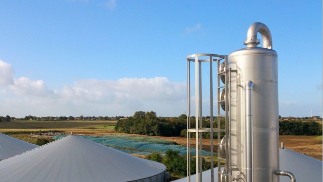 In the new Agromek biogas section, almost 20 exhibitors will present equipment and ideas for the future supply of green energy. This photograph shows a farm biogas unit at Skive, Jutland that has an integrated upgrading system. Photo: Ammongas.