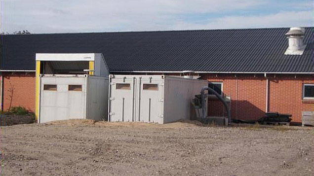 The use of preweaning units or pens for piglets with&nbsp;low weight allows: 1. To wean them applying an appropriate management for it. 2. More weight homogeneity in the nurseries. 3. Keep an appropriate all-in/all-out management system in the farrowing rooms.
