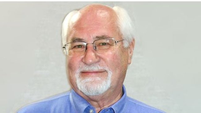 Dr Steven Hen  ry, recipient of the AASV Foundation Heritage Award