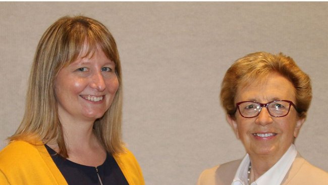 Mary Lou Hogg (right) presents the Alex Hogg memorial Scholarship award to Dr Erin Lowe.
