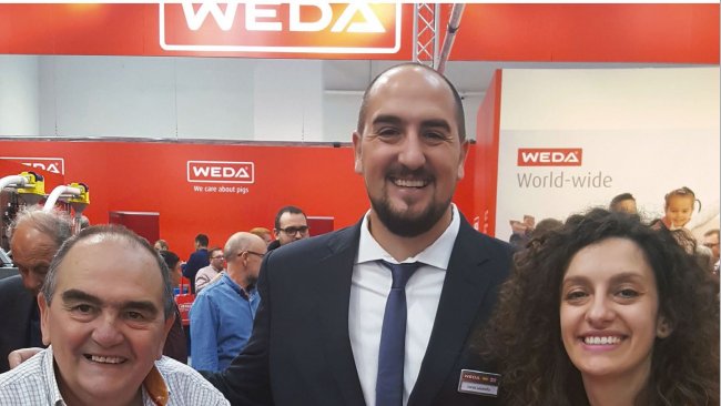 Lucas (mid) and Melina Lasorella (right) from the argentinian WEDA partner Porlaso.
