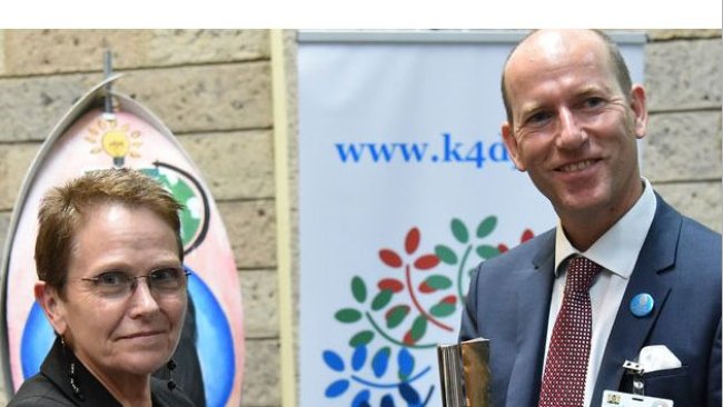 Shirley Tarawali, assistant director general of ILRI, received the Knowledge Management Award from Andres Brandner (photo credit: ILRI/Paul Karaimu).