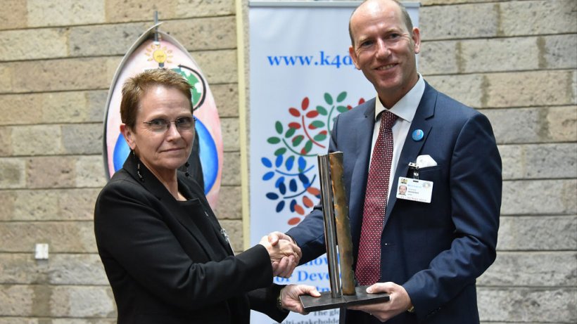 Shirley Tarawali, assistant director general of ILRI, received the Knowledge Management Award from Andres Brandner (photo credit: ILRI/Paul Karaimu).
