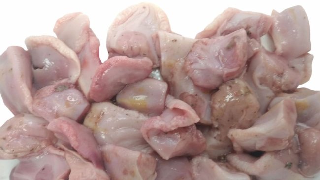 Photo 1. Tongues from dead nursing piglets.