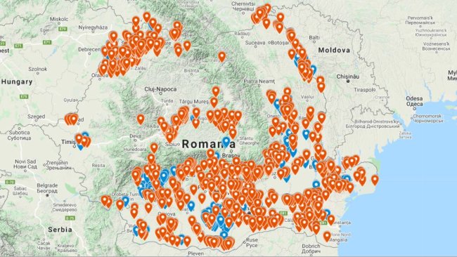 Blue flags = outbreaks in domestic pigs, Red flags = cases in wild boar. Source: National Veterinary and Food Safety Authority of Romania.