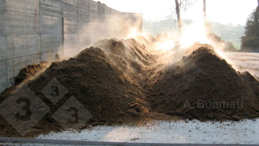 Figure&nbsp;1a. Composting systems: Turned piles. Photos courtesy of&nbsp;A. Bonmat&iacute; (IRTA).
