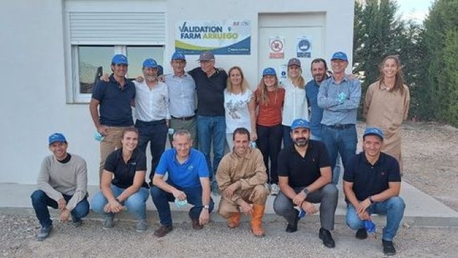 En septiembre de 2021 se celebró una ceremonia oficial de inauguración de la granja de validación. Colegas de las distintas empresas que colaboraron en la granja, la visitaron, debatieron los resultados del estudio piloto y brindaron formalmente por esta nueva colaboración.