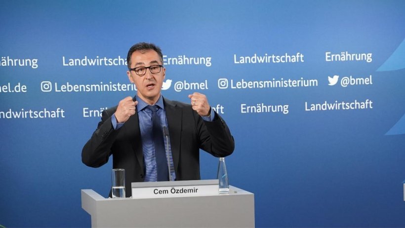 Federal Minister &Ouml;zdemir presents key points for mandatory state labeling of animal husbandry. Source: BMEL.
