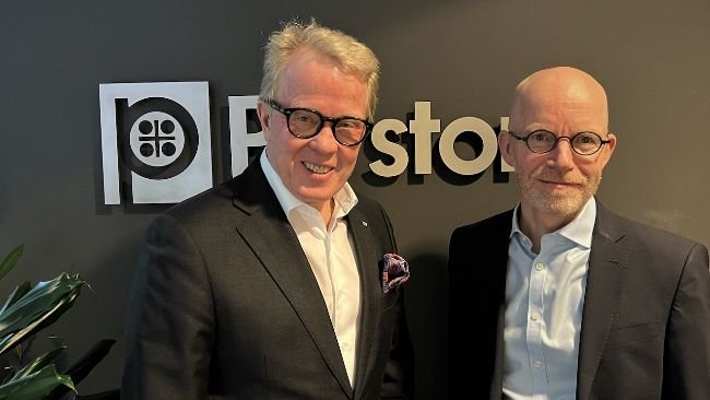 Ib Jensen (right) takes over from Jan Secher (left) as new CEO of Perstorp Group.