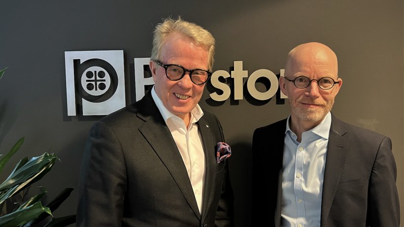 Ib Jensen (right) takes over from Jan Secher (left) as new CEO of Perstorp Group.

