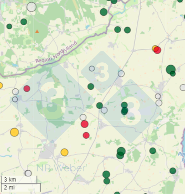 Figure 2. Example of area maps with pig herds colored by PRRS-status. Red = seropositive, green = seronegative, yellow = under eradication, white = unknown status.