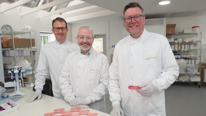 (Left) Chris Bindon, Chief Operations Officer and (Right) Dr Neil Clelland, Chief Executive Office, together with Dr Jason Clark, Chief Scientific Officer, Fixed Phage.
