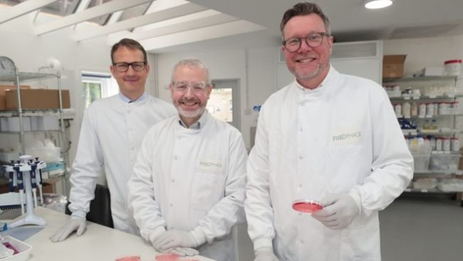 (Left) Chris Bindon, Chief Operations Officer and (Right) Dr Neil Clelland, Chief Executive Office, together with Dr Jason Clark, Chief Scientific Officer, Fixed Phage.