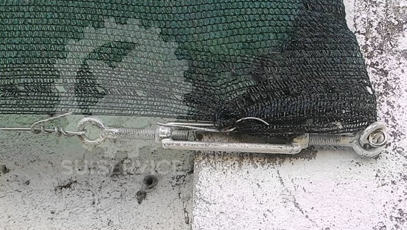 Cable tensioner to keep the fabric taut.