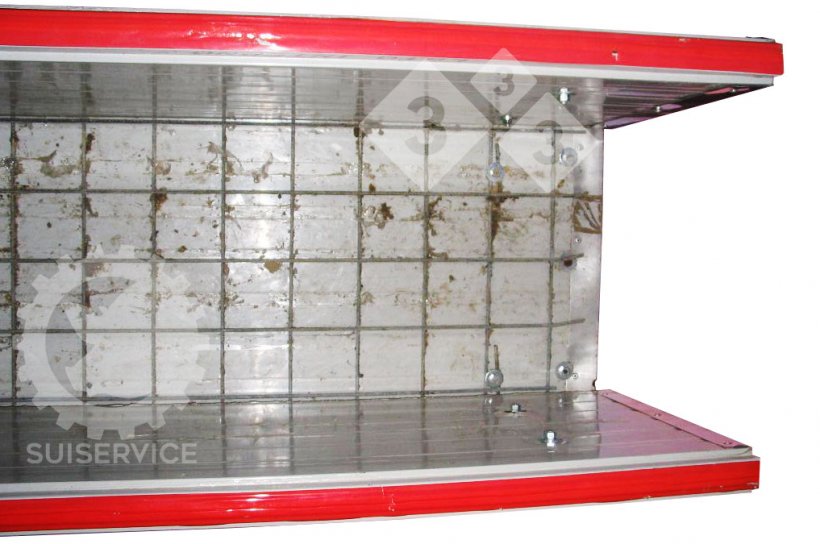 It is very important for the piglets to have a firm grip on their feet when going up the ramp. In this case, an &quot;anti-slip&quot; electrowelded wire mesh has been attached to the base panel.
