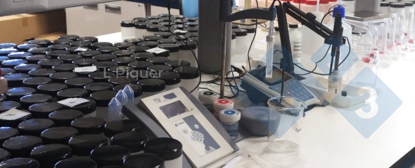 Photo 2. The slurry was analyzed for composition and in vitro tests were performed to determine potential ammonia and methane emissions.
