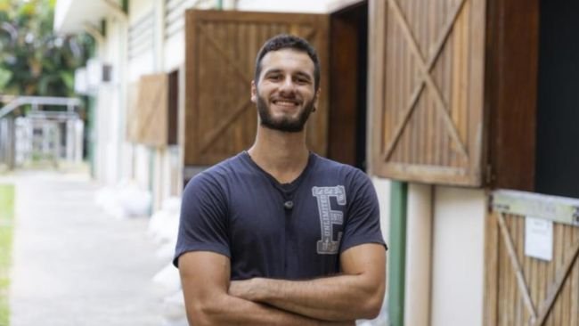 Yuri Victor Calvo, winner of the Student of the Year category of the WVA Global Veterinary Awards