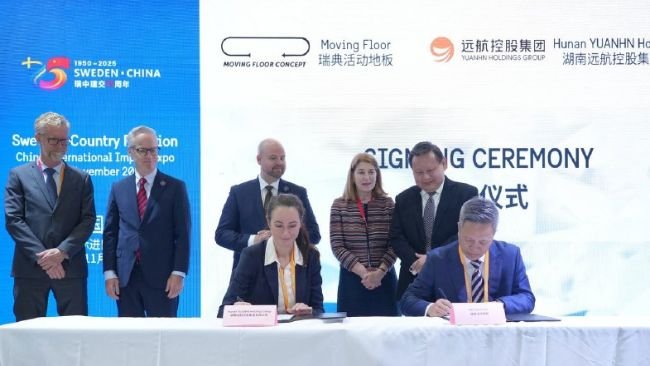 Top: Jan Larsson, Per Augustsson, Peter Kullgren, Annika Hahn-Englund, Sengwee Chua. Bottom: Katja Lindvall, Chen Xurong