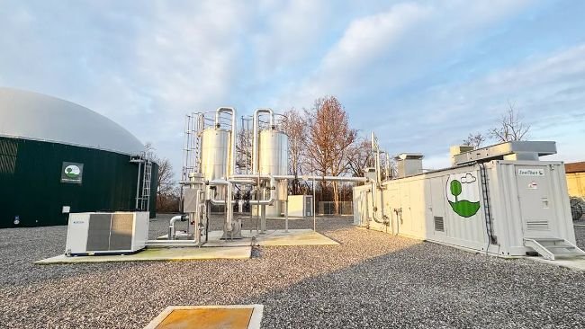 Photo 1: The newly commissioned biogas and gas upgrading plant of Azienda Avogadri feeds biomethane into the public gas grid. (Photo: EnviTec Biogas AG)