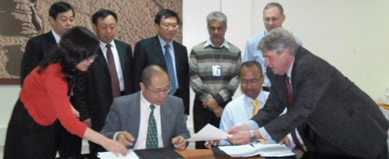 A new partnership agreement to widen research on livestock and forage diversity was signed, on 14 October 2011, between the International Livestock Research Institute and the Chinese Academy of Agricultural Sciences (photo credit: ILRI/Onesmus Mbiu).