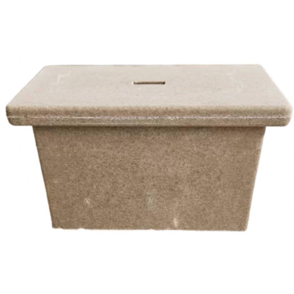 Polymer plug for cleaning the plastic slat farrowing crate