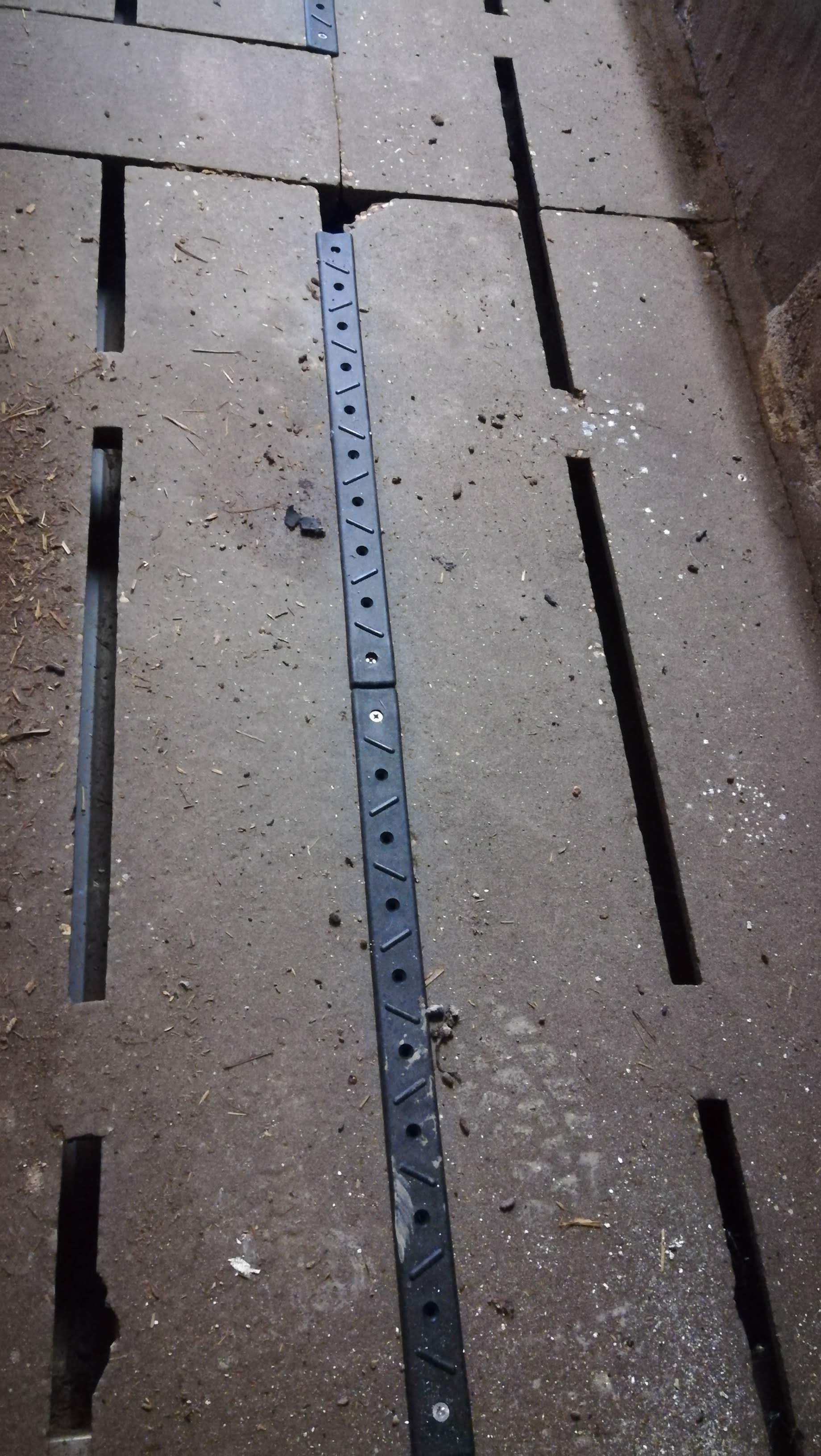 Click In - Floor. (3) Click In - Floor. (3)